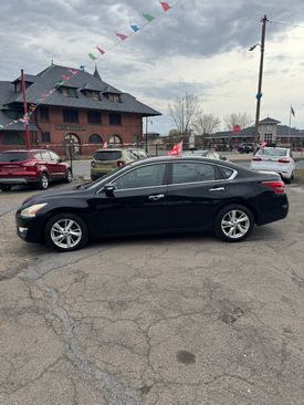 Used 2013 Nissan Altima image 2