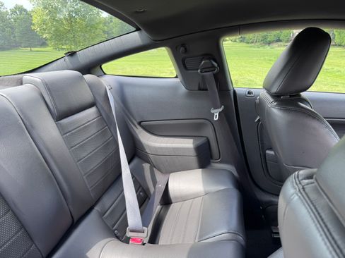 Used 2005 Ford Mustang GT Premium image 19