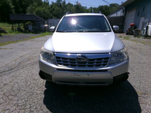 Used 2011 Subaru Forester 2.5X Premium image 2