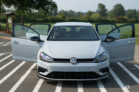 Used 2019 Volkswagen Golf R image 24
