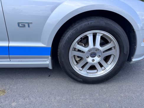 Used 2005 Ford Mustang GT Premium image 27