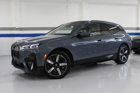 Used 2024 BMW iX xDrive50 image 2