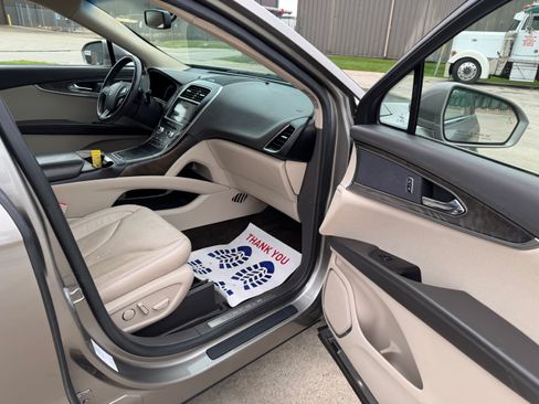 Used 2017 Lincoln MKX Select image 33
