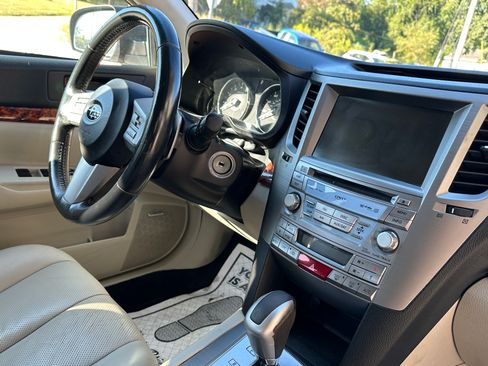 Used 2011 Subaru Outback 3.6R Limited image 13