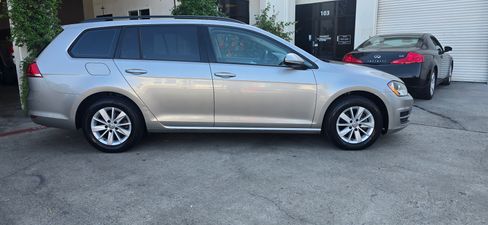 Used 2016 Volkswagen Golf Sport image 6