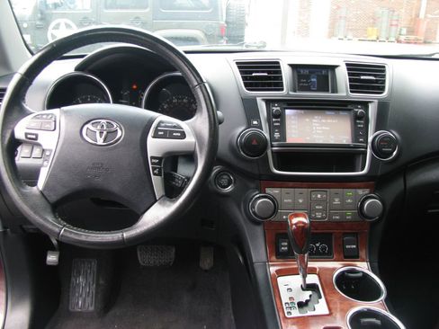 Used 2013 Toyota Highlander Limited image 8