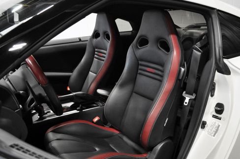 Used 2014 Nissan GT-R Black Edition image 10