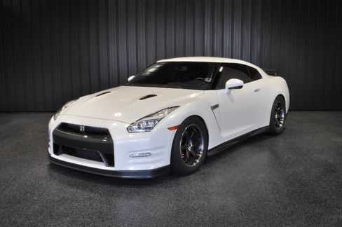 Used 2014 Nissan GT-R Black Edition image 1