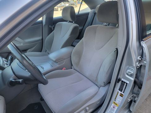 Used 2010 Toyota Camry image 11