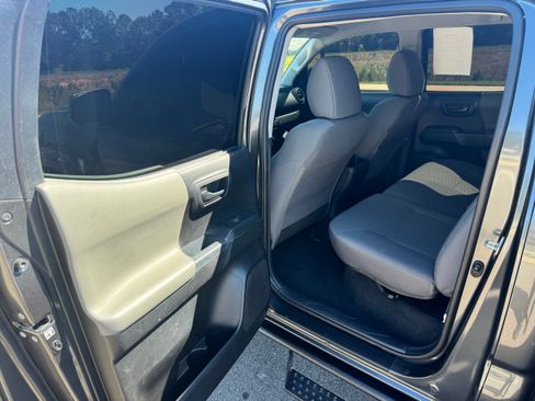 Used 2020 Toyota Tacoma SR image 20