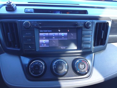 Used 2015 Toyota RAV4 LE image 15