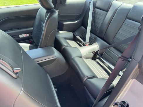 Used 2005 Ford Mustang GT Premium image 10