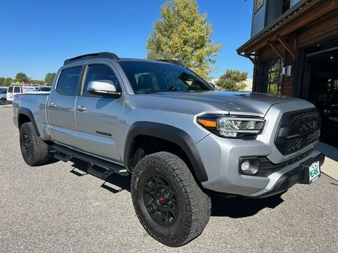 Used 2022 Toyota Tacoma TRD Off-Road image 2