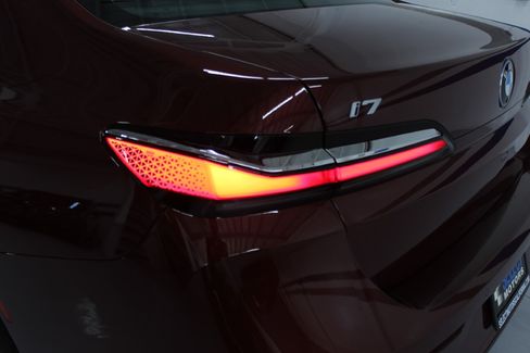 Used 2023 BMW i7 xDrive60 image 13