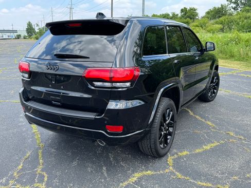Used 2021 Jeep Grand Cherokee Laredo X image 8