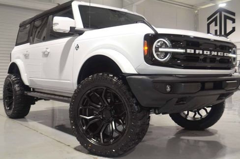 Used 2023 Ford Bronco Outer Banks image 3