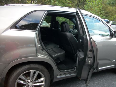 Used 2015 Kia Sorento SX image 9
