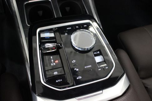 Used 2023 BMW i7 xDrive60 image 32