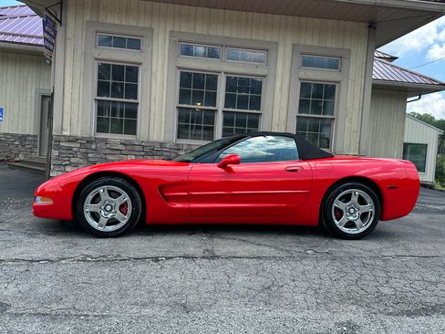 Used 1998 Chevrolet Corvette image 2