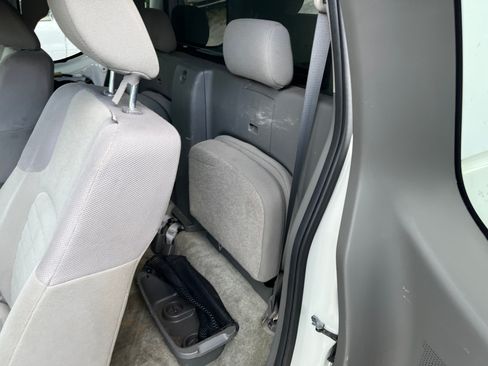 Used 2015 Nissan Frontier XE image 10