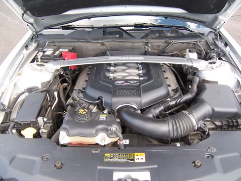 Used 2011 Ford Mustang GT Premium image 12
