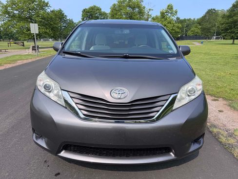 Used 2017 Toyota Sienna LE image 20