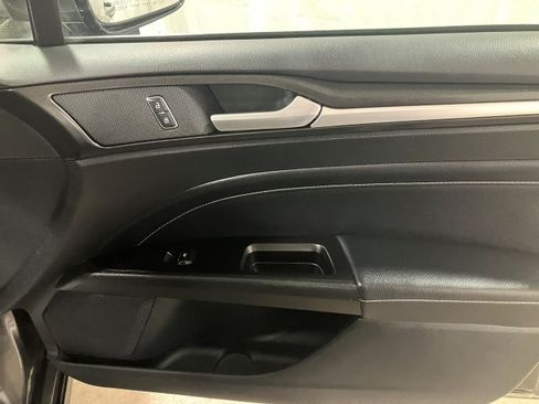 Used 2017 Ford Fusion Titanium image 28