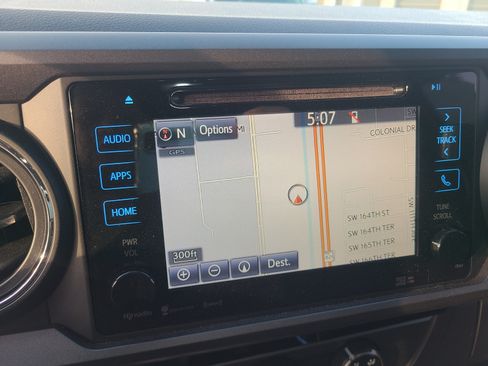 Used 2018 Toyota Tacoma TRD Off-Road image 16