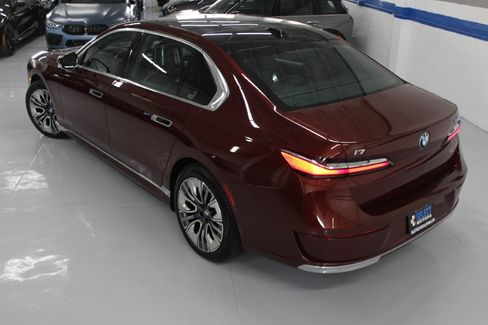 Used 2023 BMW i7 xDrive60 image 18
