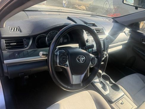 Used 2013 Toyota Camry L image 4