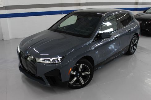 Used 2024 BMW iX xDrive50 image 3