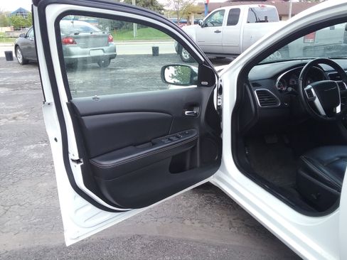 Used 2013 Chrysler 200 Limited image 26