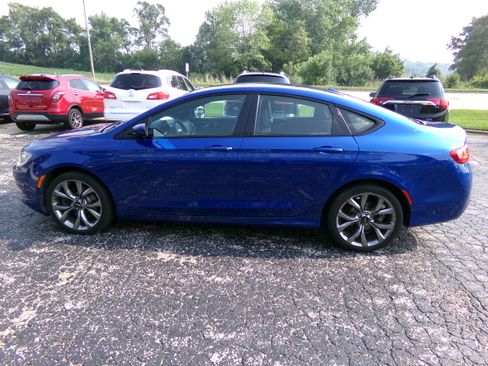 Used 2015 Chrysler 200 S image 2