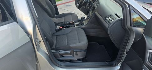 Used 2016 Volkswagen Golf Sport image 17