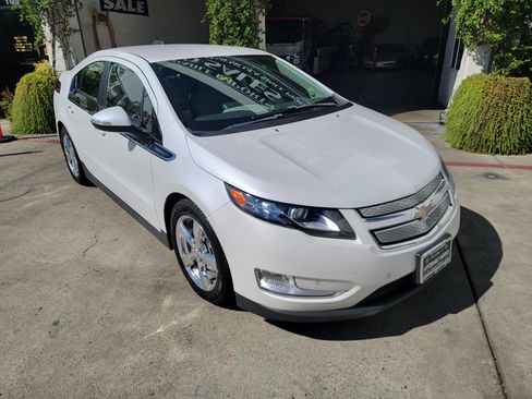 Used 2015 Chevrolet Volt Premium image 2