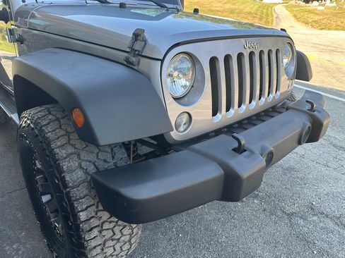 Used 2015 Jeep Wrangler Sport image 11