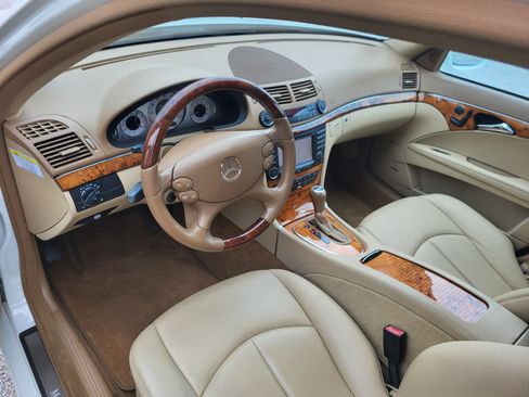 Used 2008 Mercedes-Benz E 350 image 9