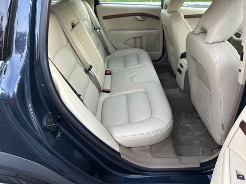 Used 2010 Volvo XC70 3.2 image 40