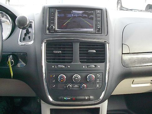 Used 2017 Dodge Grand Caravan SE image 13