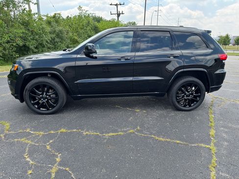Used 2021 Jeep Grand Cherokee Laredo X image 4