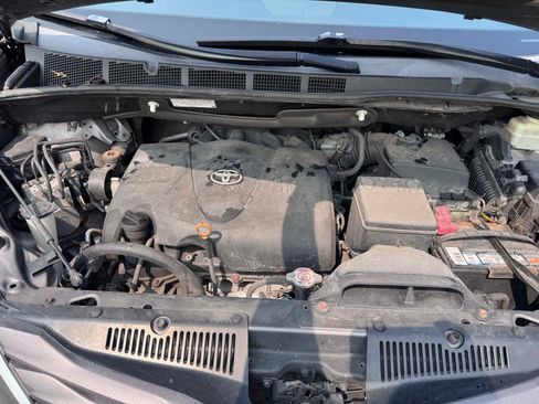 Used 2017 Toyota Sienna LE image 18