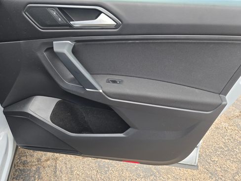 Used 2018 Volkswagen Tiguan S image 22