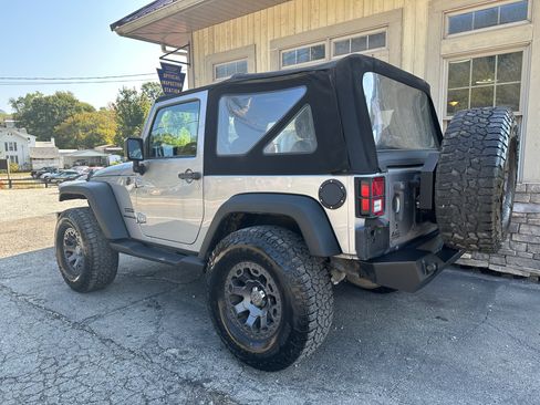Used 2015 Jeep Wrangler Sport image 3