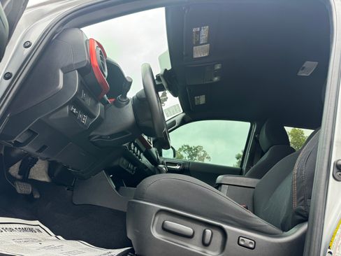 Used 2020 Toyota Tacoma TRD Sport image 19
