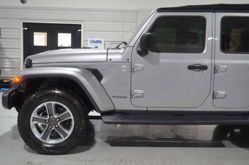 Used 2018 Jeep Wrangler Unlimited Sahara image 5