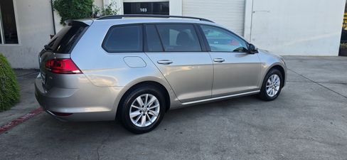 Used 2016 Volkswagen Golf Sport image 7