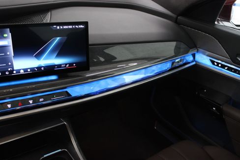 Used 2023 BMW i7 xDrive60 image 41