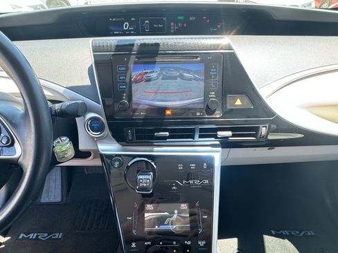 Used 2017 Toyota Mirai image 29