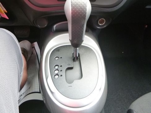 Used 2013 Nissan Juke S image 23