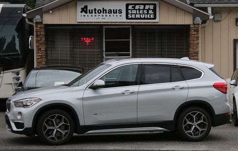 Used 2018 BMW X1 xDrive28i image 1